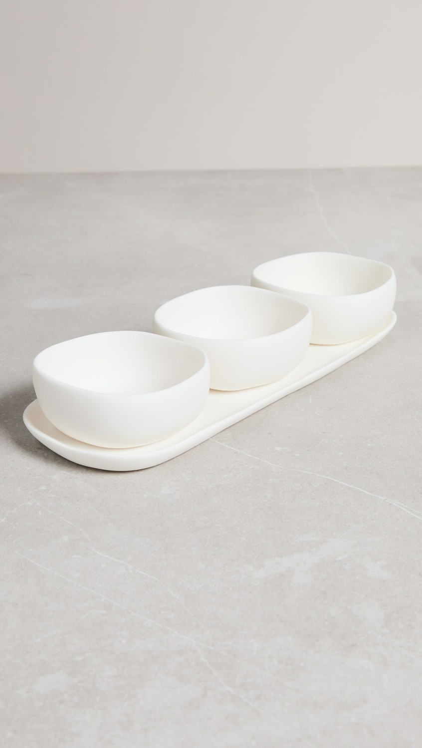 Trio Of Bowls On Dish Set  |  Tabletop Home Tabletop